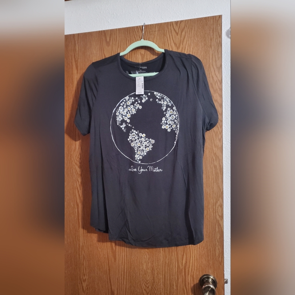 NWT Maurices Dark Grey Earth Graphic Tee